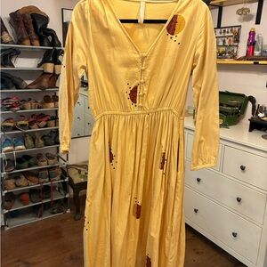 Artsy Traveler in Honeycomb Midi Dress with Button Detail